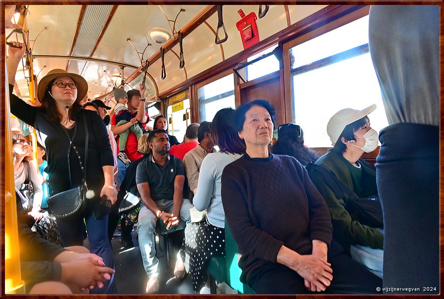 

Melbourne
City Circle Tram
Volle bak!  -  51/68