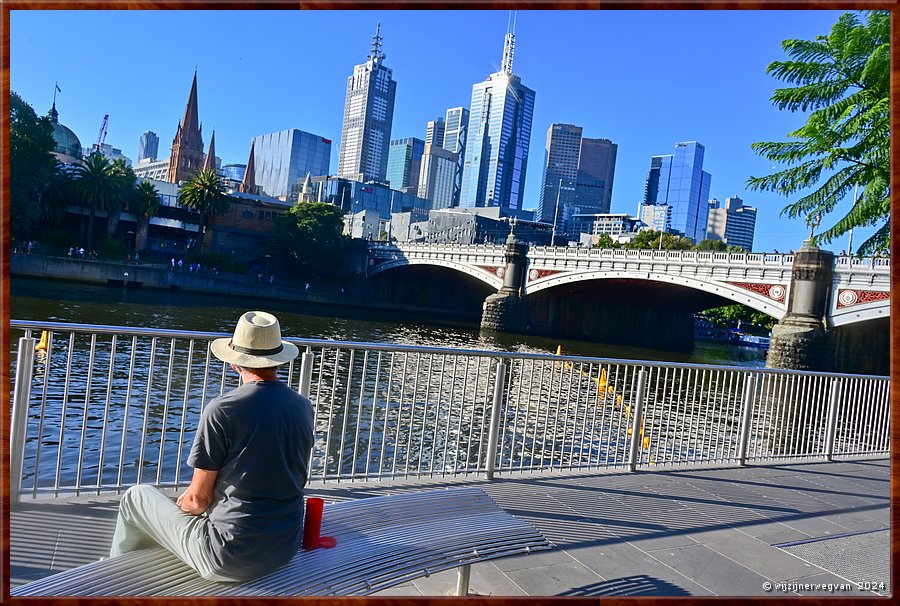 

Melbourne
Yarra river  -  66/68