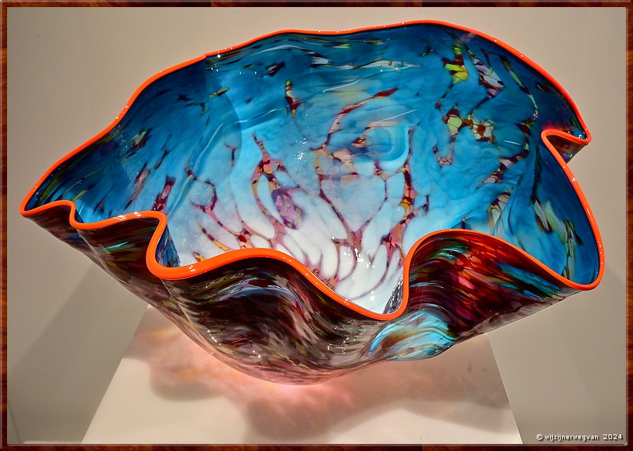 

Melbourne
National Gallery of Victoria International
'Sky blue Macchia with vermilion lip wrap', Dale Chihuly (1993)  -  34/78