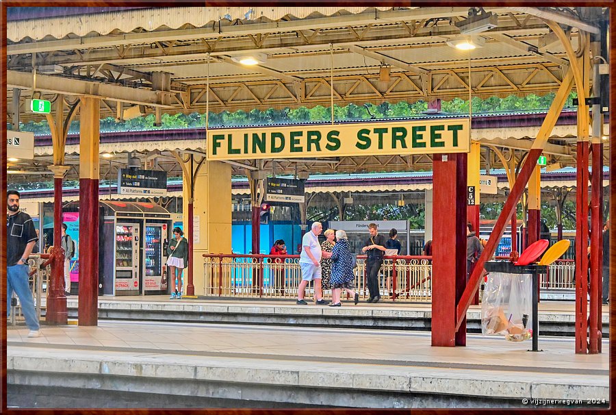 

Melbourne
Flinders Street Station  -  78/78