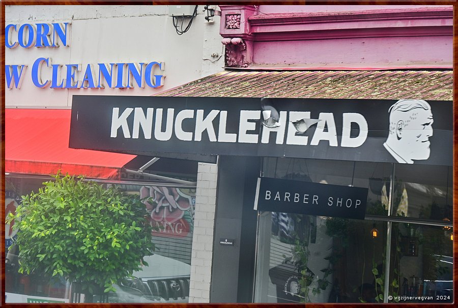 

Melbourne
Bridge road
'Knucklehead' barber shop  -  1/10