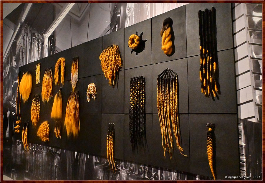 

Melbourne
National Gallery of Victoria International
I got bundles and flewed out, Tiff Massey (2019)
22 traditionally black hairstyles, 
meant as a critique on marketing stratgies aimed at black women  -  30/86