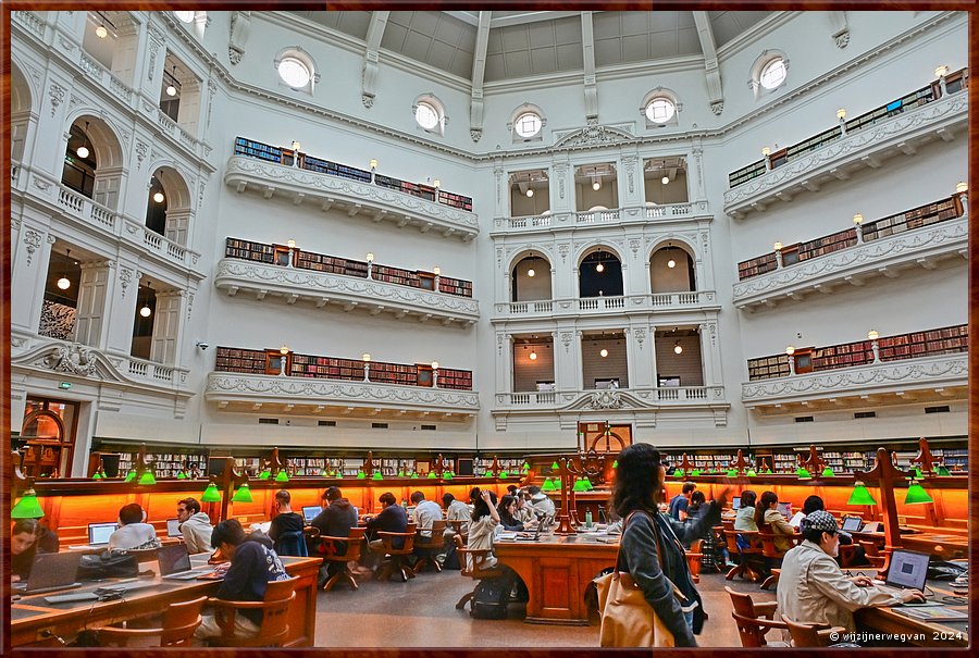 

Melbourne 
State Library
La Trobe Reading Room
Let op de sfeervolle groene leeslampjes  -  43/86