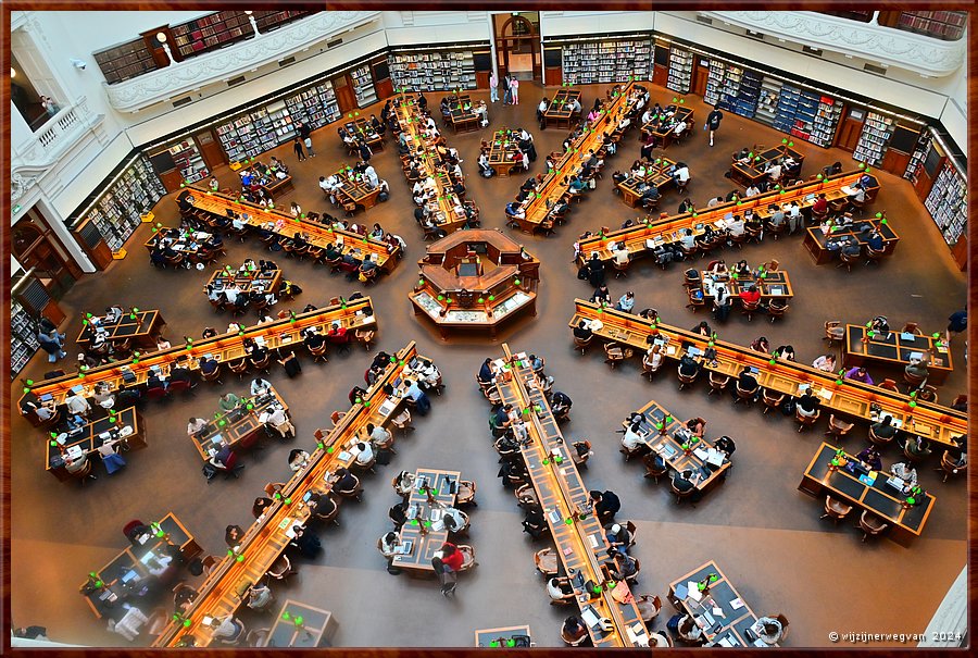 

Melbourne 
State Library
La Trobe Reading Room
Hier is plaats voor 320 lezers  -  45/86