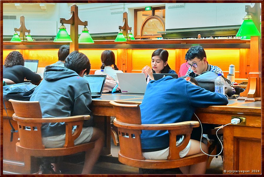 

Melbourne 
State Library
La Trobe Reading Room
Je kunt hier studeren of  lezen ...  -  47/86