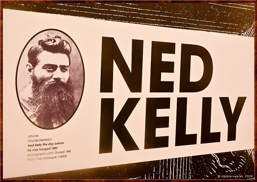 

Melbourne 
State Library
De beruchte struikrover Ned Kelly was voor sommigen een held. 
Zijn verhaal is inmiddels veertien keer verfilmd, in 1970 met Mick Jagger in de hoofdrol.  -  58/86