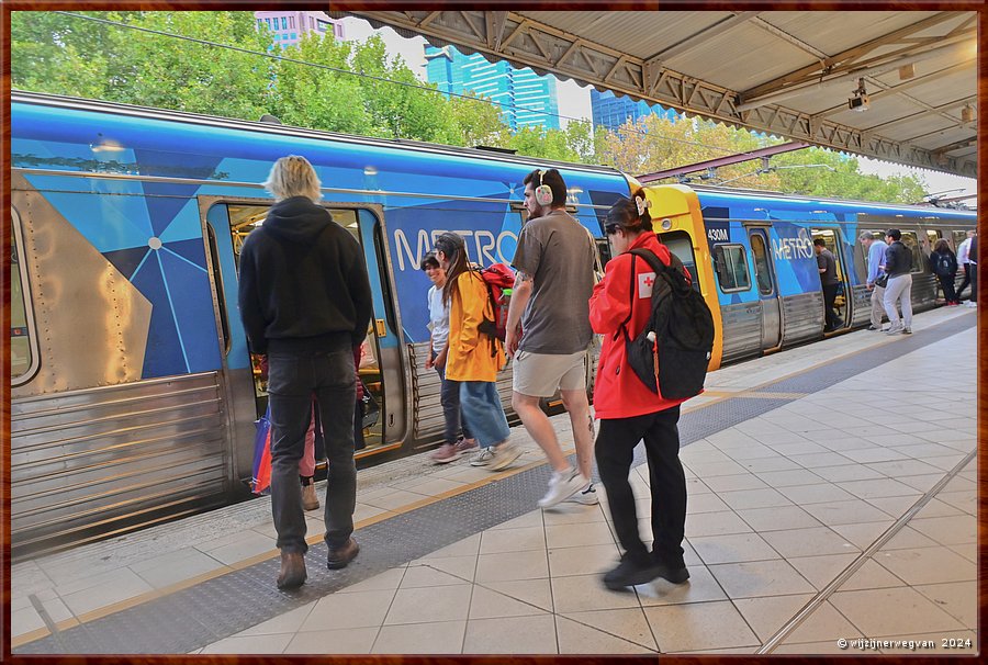 

Melbourne 
Flinders Street Station  -  84/86