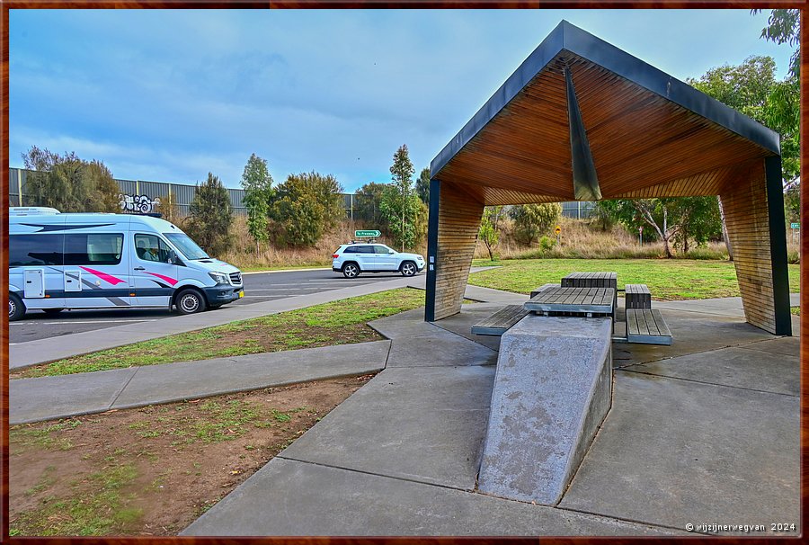 

Waurn Ponds
West Bound rest area  -  1/56