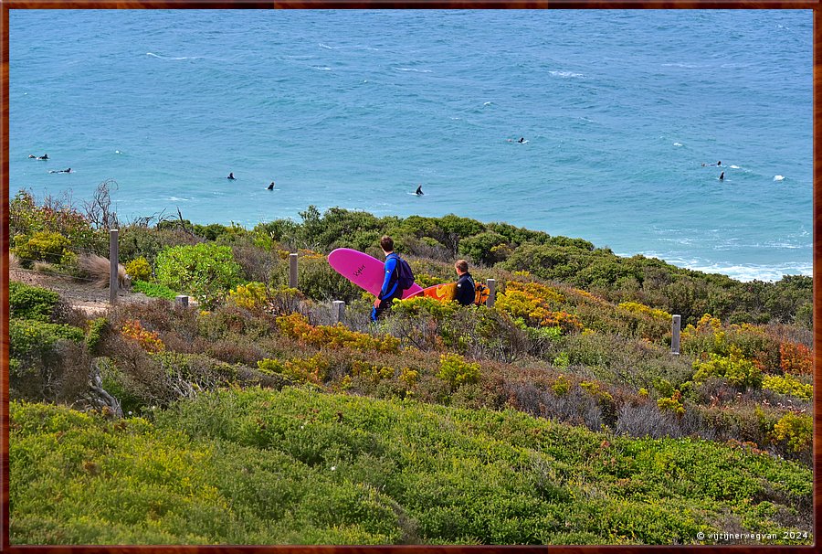 

Bells Beach
Jaarlijks wordt hier de Rip Curl Pro gehouden, de iconische surf competitie. 
Helaas juist gemist!  -  4/56