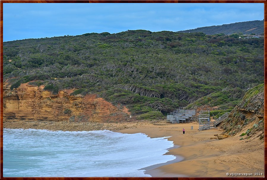 

Bells Beach
Rip Curl Pro, tribune ligt er verlaten bij.
Heeft er vorige week heel anders uitgezien!  -  10/56