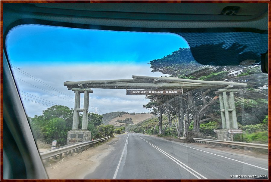 

Great Ocean Road
De GOR is altijd onderworpen aan de elementen: 
verzakkingen, aardverschuivingen en bosbranden  -  24/56