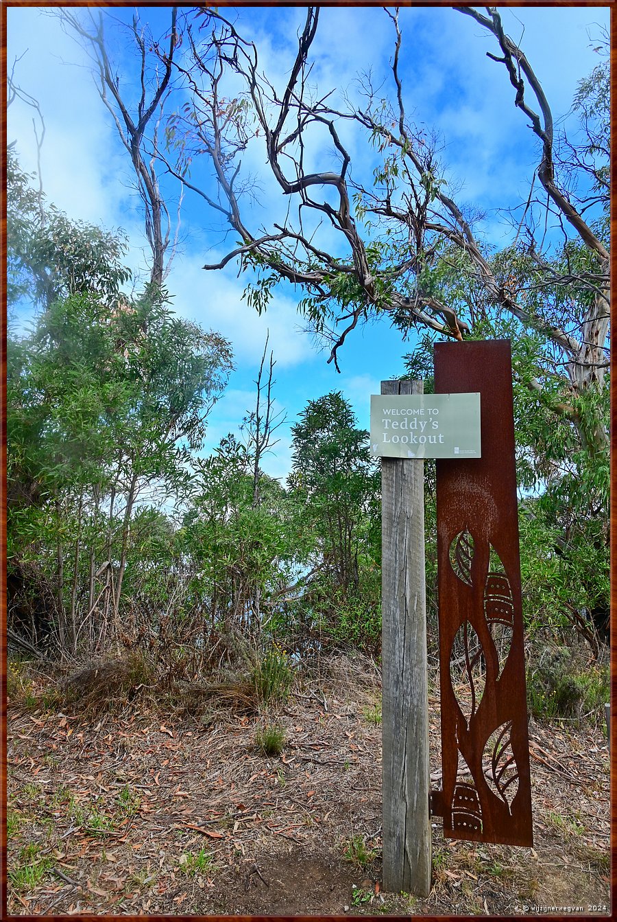 

Lorne
Teddys Lookout  -  43/56