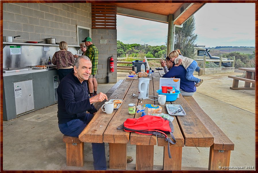 

Port Campbell
Port Campbell Recreation Reserve
Camp kitchen  -  1/32