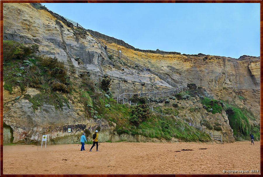 

Port Campbell National Park
Gibson Steps  -  4/32