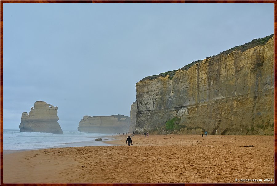 

Port Campbell National Park
Gibson Steps Beach
Dit is 'wild ocean beach', regelmatig afgesloten met hoogtij  -  5/32