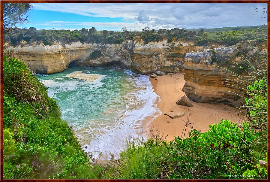 

Port Campbell National Park
Loch Ard Gorge 
Shipwreck Walk
Tom en Eva waren in 1878 aan boord van het schip Loch Ard, 
voor een reis van drie maanden van Engeland naar Melbourne.  -  13/32