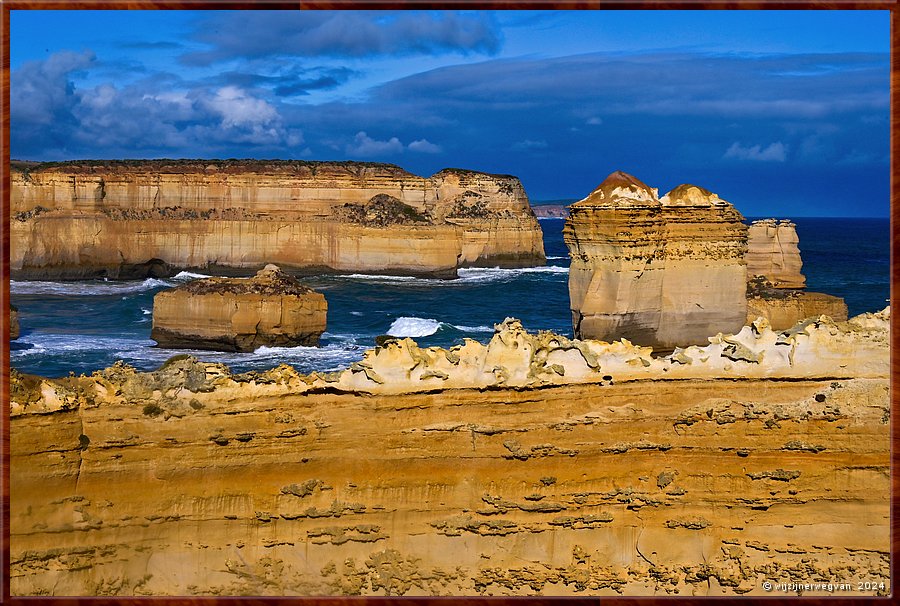 

Port Campbell National Park
Island Archway 
met op de voorgrond The Razorback  -  25/32