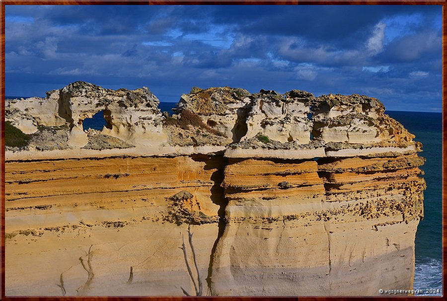 

Port Campbell National Park
The Razorback  -  27/32