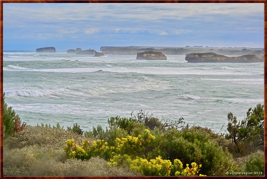 

Bay of Islands Coastal Park 
Bay of Martyrs
Er is niets tussen Antarctica en hier.  -  6/39