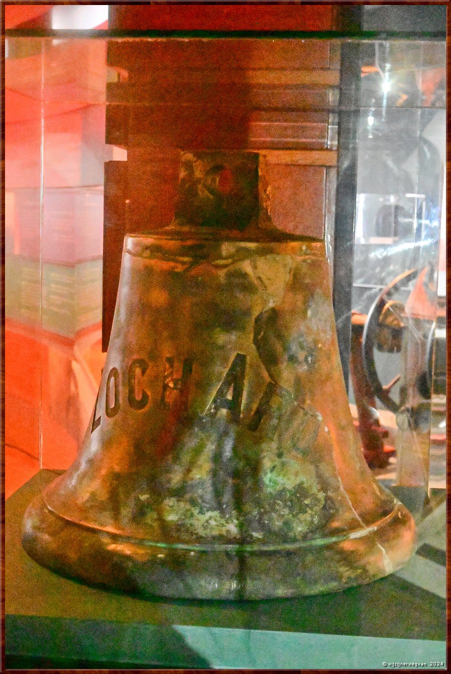 

Warrnambool
Flagstaff Hill Maritime Village
'The Loch Ard Bell'
De scheepsbel regelde de dagelijkse routines aan boord van het schip  -  12/110