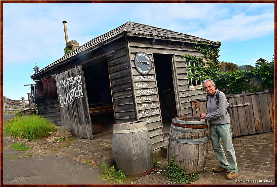 

Warrnambool
Flagstaff Hill Maritime Village
'PJ McGennan, Cooper'
De kuiper  -  74/110