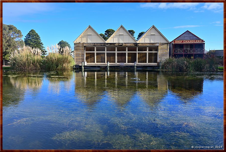 

Warrnambool
Flagstaff Hill Maritime Village
'Ship Chandlers'
Scheepsbevoorrading  -  82/110