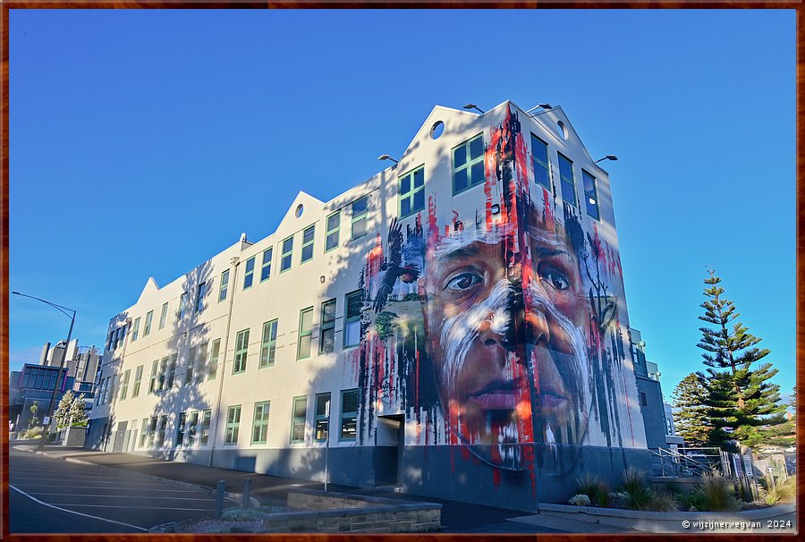 

Warrnambool
The Nganatwarr (Welcome) Mural, Adnate (2015)
Bewaar het verleden, omarm morgen  -  109/110