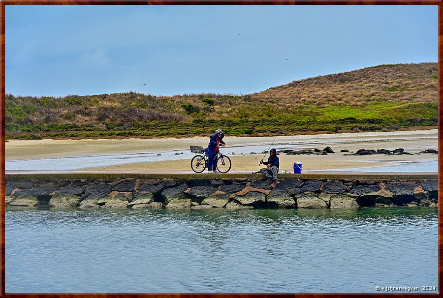 

Port Fairy
Griffiths Island
Het eiland is toegankelijk als de weersomstandigheden het toelaten. 
Bij zwaar weer kan het voetpad onder water komen staan. 
In dat geval moeten we proberen over te steken tussen twee golven door   -  3/40