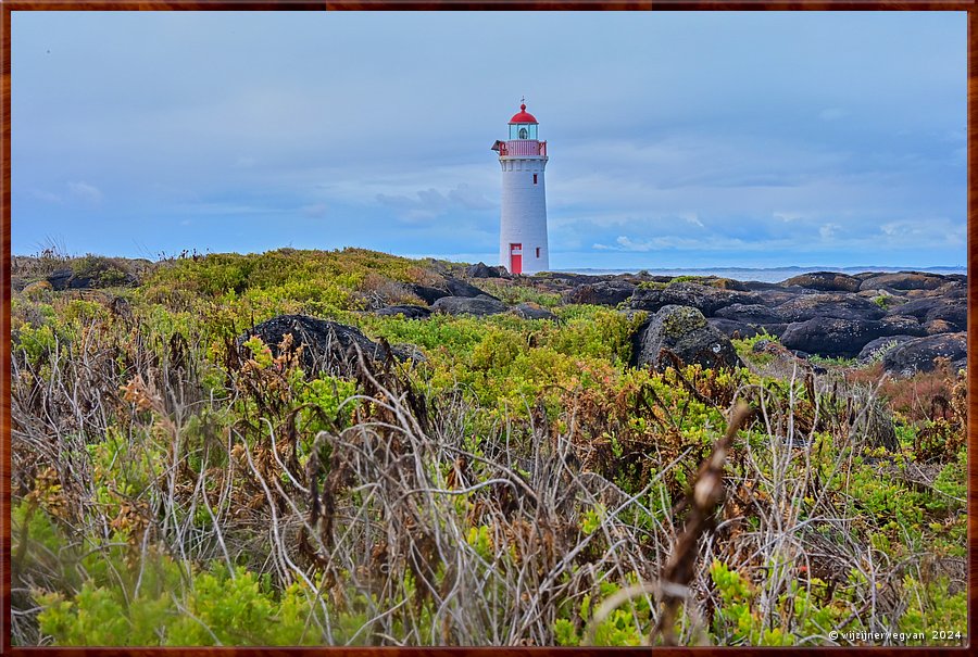 

Port Fairy
Griffiths Island
Vuurtoren (1859)
In 1952 vertrok hier de laatste vuurtorenwachter  -  26/40