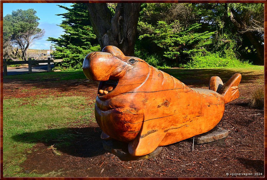 

Port Fairy
Martin's Point
'Elephant seal', Mark Rosenbrock  -  38/40