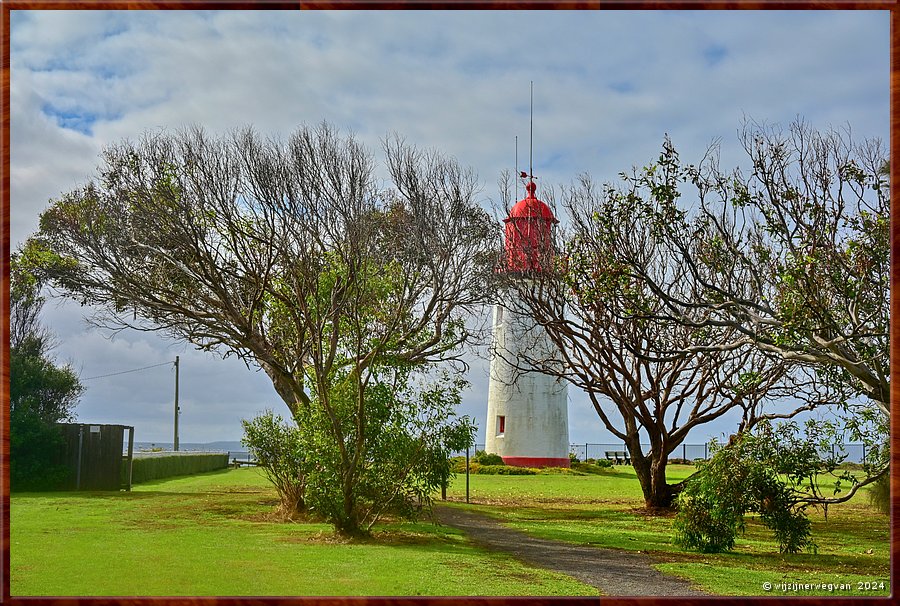 

Portland
Whalers Bluff
Whalers Bluff Lighthouse (1859)  -  12/41