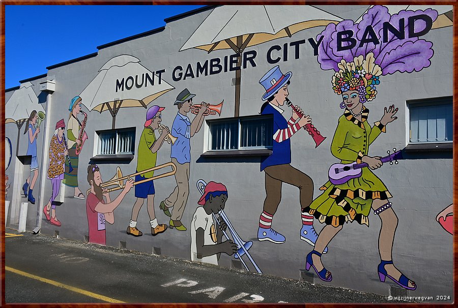 

Mount Gambier
'Blue Lake Street Parade', Jennie Matthews (2020)  -  21/30