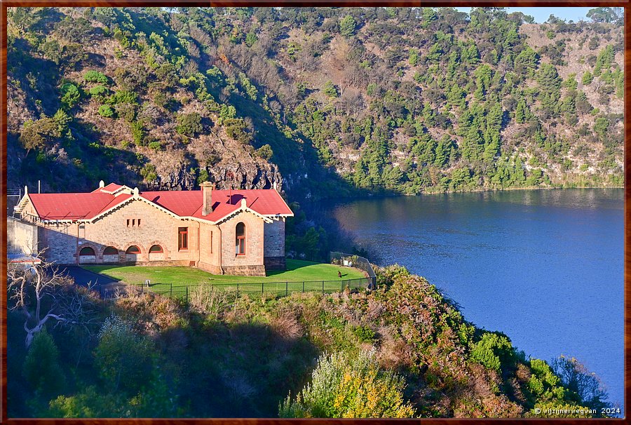 

Mount Gambier
Blue Lake
The Pump House
Vanaf hier wordt het water opgepompt voor 
de watervoorziening van Mount Gambier  -  29/30