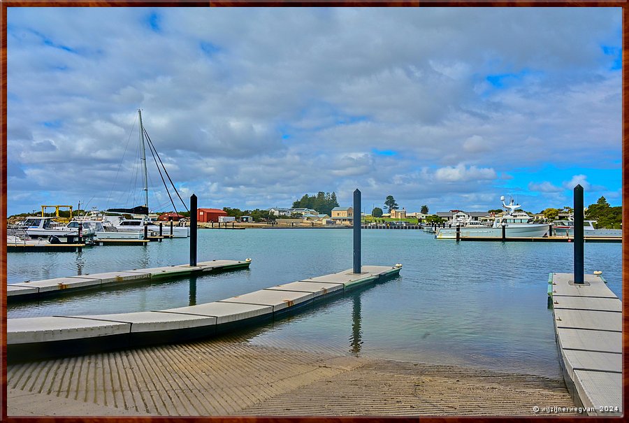 

Robe
Lake Butler Marina  -  14/30