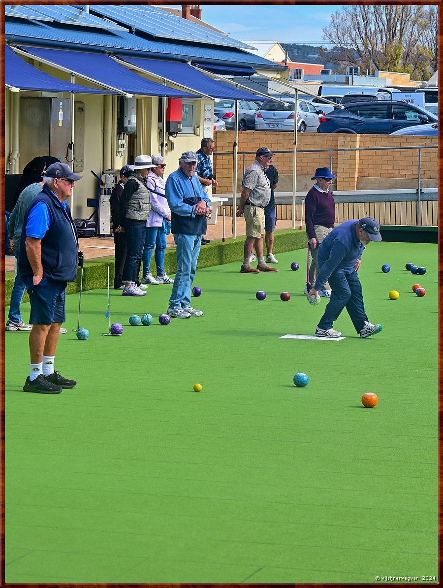 

Victor Harbor
Jeu de boules 2.0. We maken die ballen gewoon wat  groter ...  -  6/44