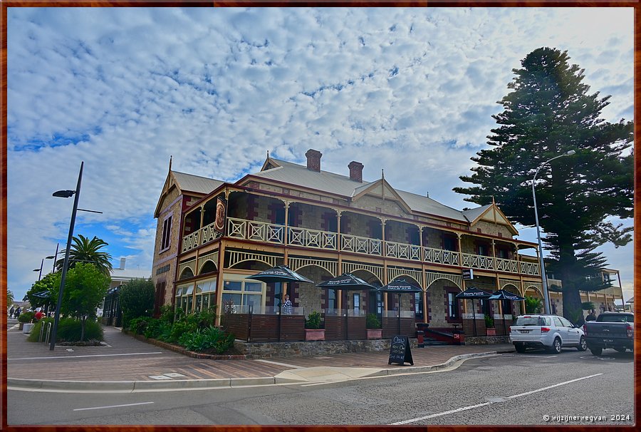 

Victor Harbor
'The Anchorage' (1910)
Guesthouse in Queen Anne stijl
Destijds een exclusief guesthouse, en nog altijd geopend  -  7/44