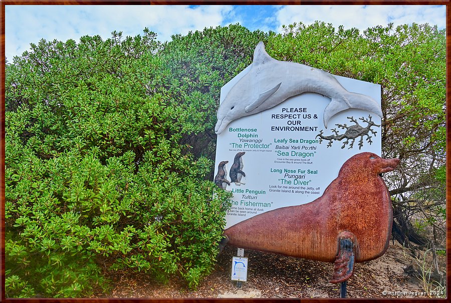 

Victor Harbor
Damweg
Er wonen geen mensen op Granite Island. 
Permanente bewoners zijn er wel: zeedraakjes, dolfijnen, zeeberen en dwergpinguns.  -  11/44