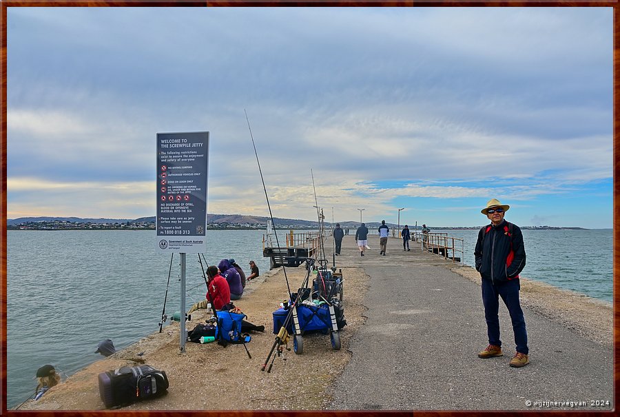 

Victor Harbor
Granite Island, Kaiki Trail
Screwpile Jetty  -  22/44