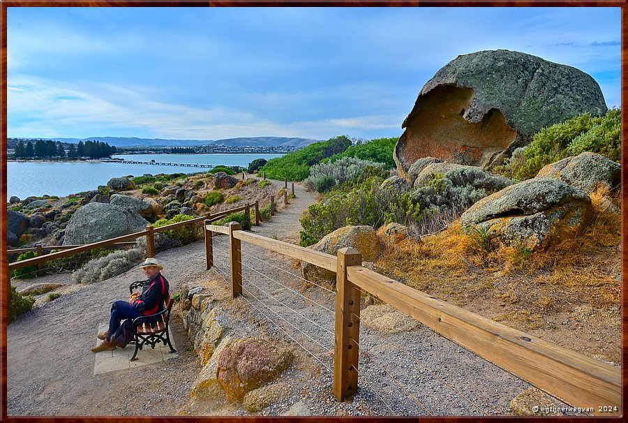 

Victor Harbor
Granite Island
Kaiki Trail
Umbrella Rock  -  34/44