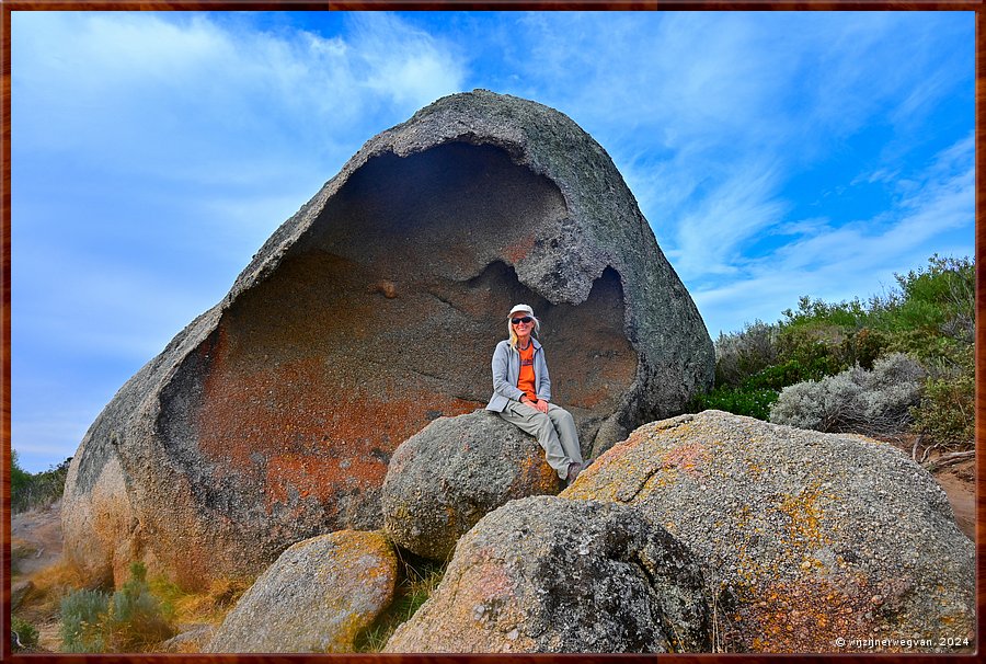 

Victor Harbor
Granite Island
Kaiki Trail
Umbrella Rock  -  35/44