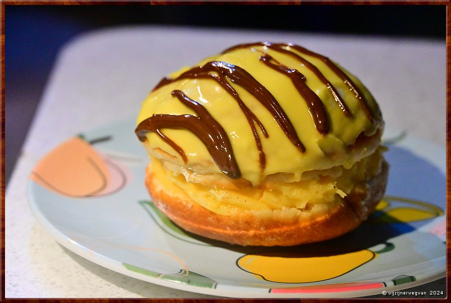 

Normanville
Bungala Park
Daar gaat-ie dan, de Custard Berliner van de befaamde Port Elliot Bakery  -  44/44