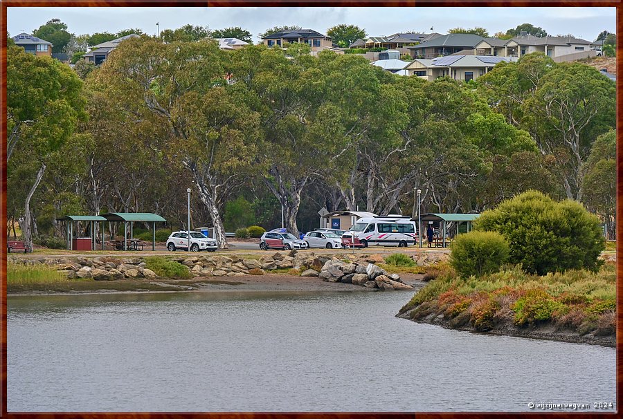 

Noarlunga Downs
Wetland Trail
Belle op onze slaapplaats aan Onkaparinga River  -  8/50