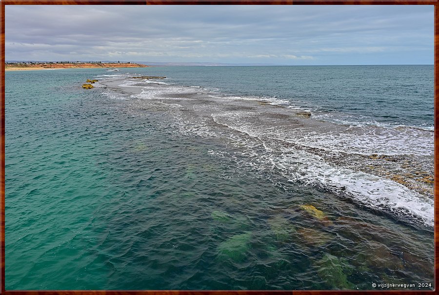 

Port Noarlunga
Jetty (1921)
Aan het einde van de pier ligt het 1,6 km lange rif, 
dat bij laagtij zichtbaar wordt  -  17/50