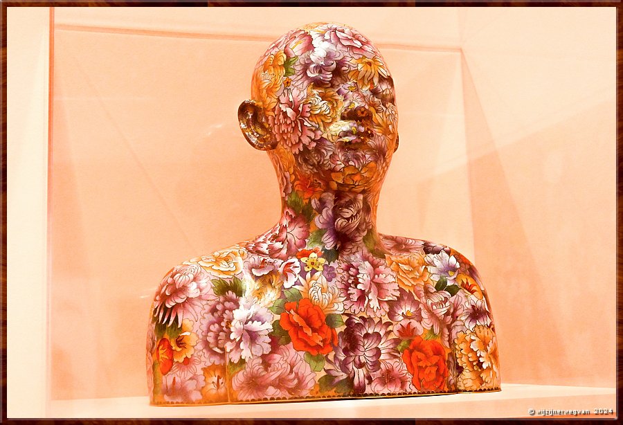 

Adelaide
Art Gallery of South Australia
Human human  cloisonn bust 3, Ah Xian (2001)  -  52/90