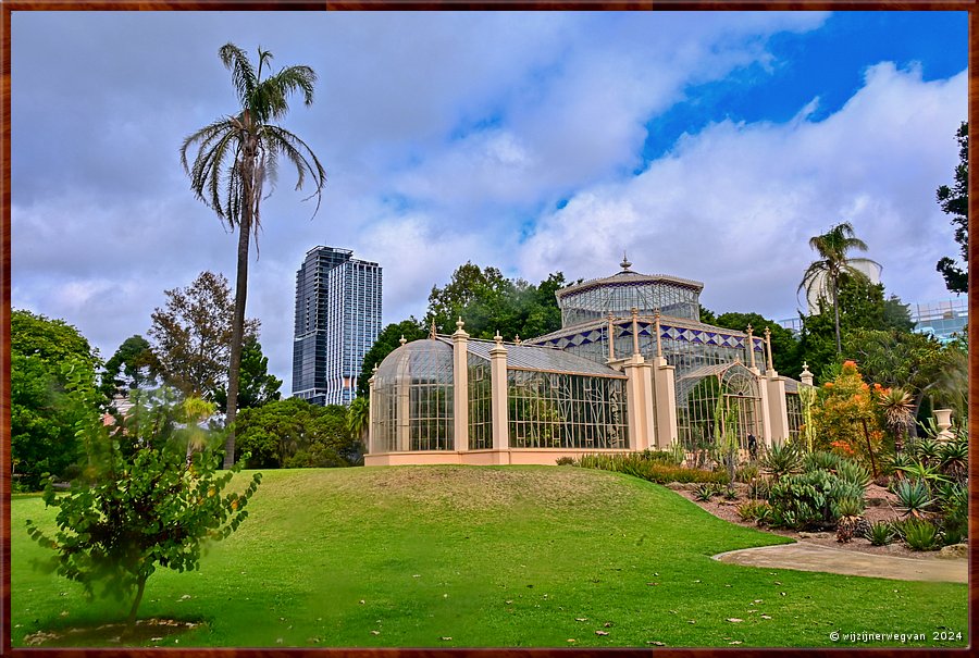 

Adelaide
Botanic Garden
Palm House (1877)
's Werelds enig overgeblevene, in Duitsland gebouwde kas uit het Victoriaanse tijdperk  -  7/71