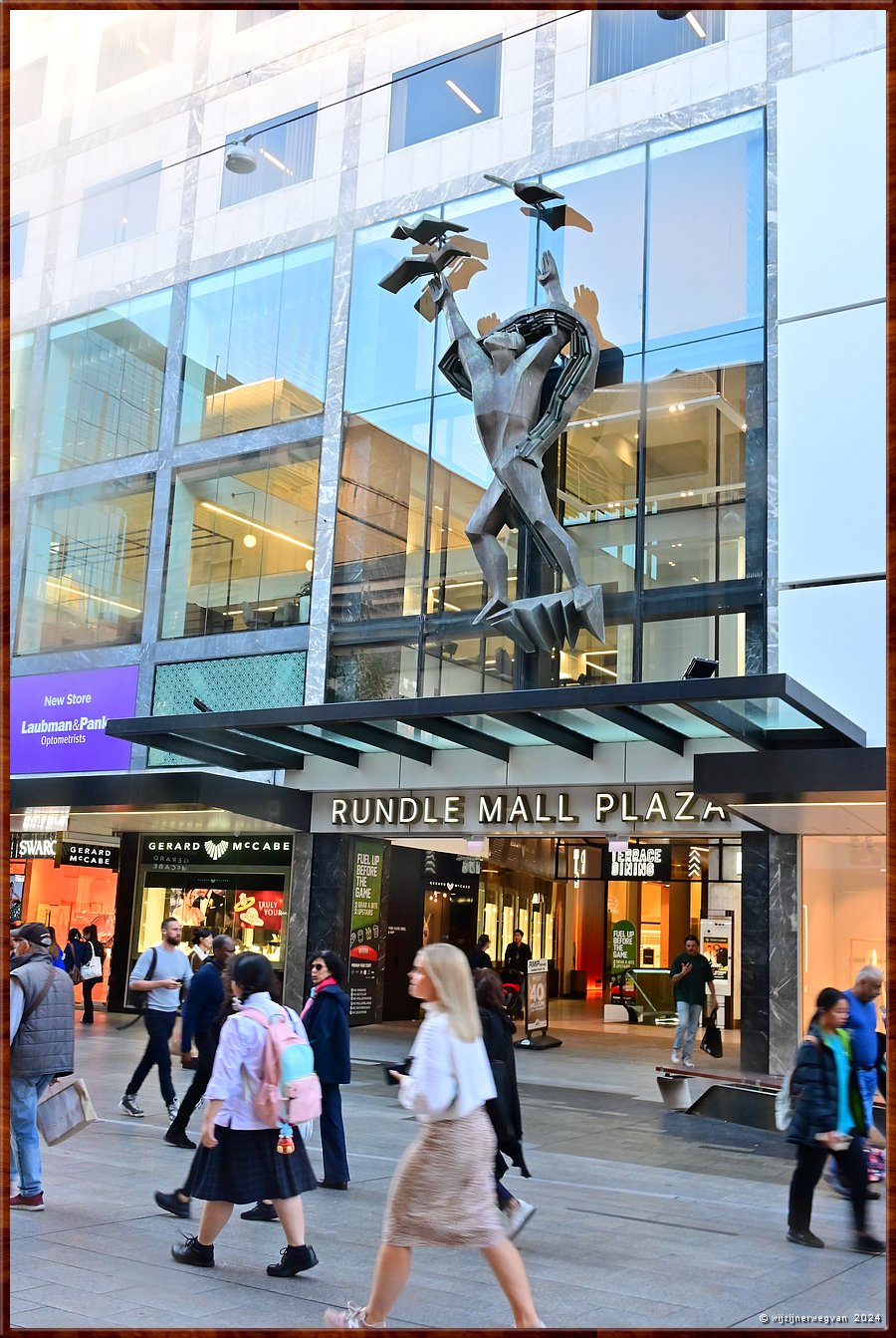 

Adelaide
Rundle Mall
Progress, Lyndon Dadswell (1959)  -  62/71