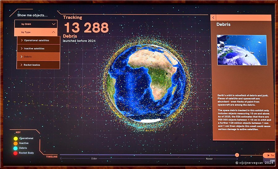 

Adelaide
Australian Space Discovery Centre 
'Debris'
Een mijnenveld van brokstukken en afval, 
miljoenen objecten draaien in een baan om de aarde.  -  16/33