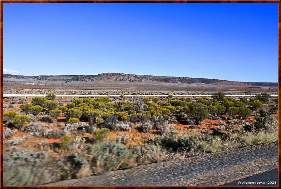 

Op weg naar Cowell
Lincoln Highyay
We volgen gewoon de pijpleiding

De Morgan-Whyalla bovengrondse pijpleiding stamt uit 1940, is 358 km lang 
en voert water naar de iron triangle: Port Pirie, Port Augusta en Whyalla  -  34/38