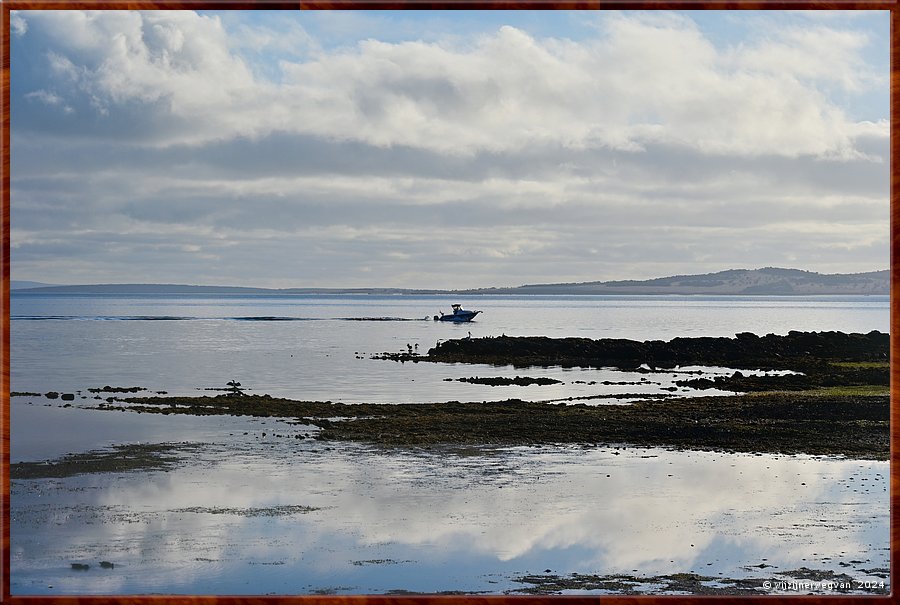 

Port Lincoln
Billy Light's Point
Vroege visser vaart uit  -  3/37