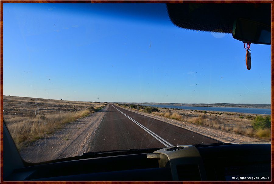 

Flinders Highway
Onderweg  naar Elliston  -  19/23